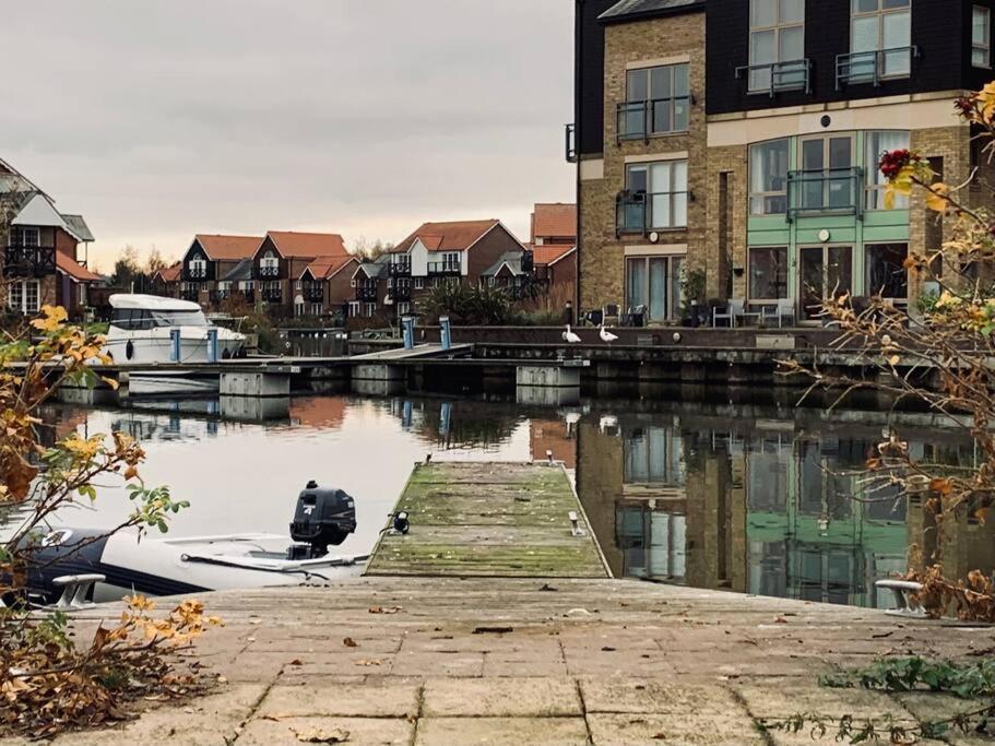 Waterside Townhouse With Balcony And Marina View Skellingthorpe Exterior foto